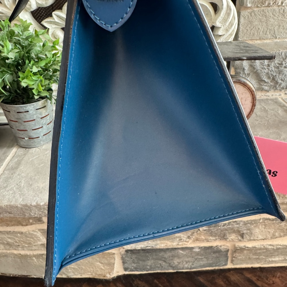 Louis Vuitton Rivera Blue Epi Leather Tote with Luggage Tag - Picture 5 of 12